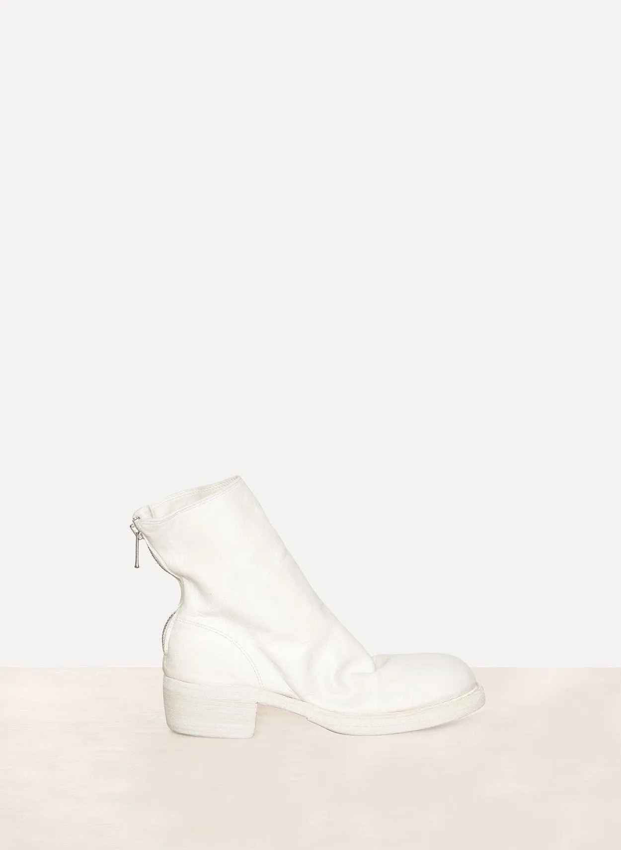 796Z Off White Full Grain Horse Back Zip Boots