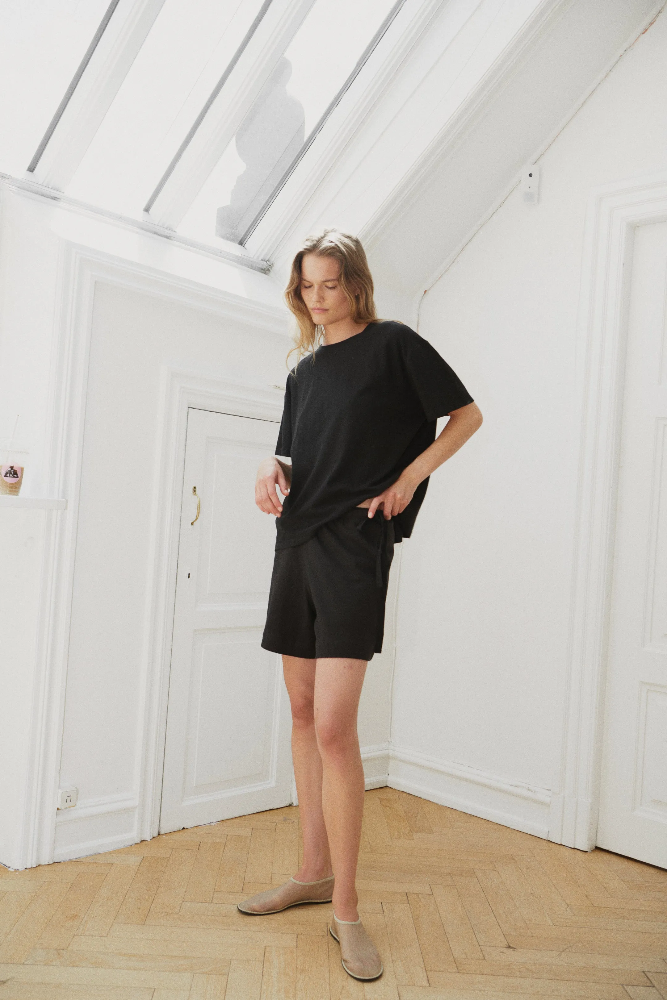 the leisure tee - black